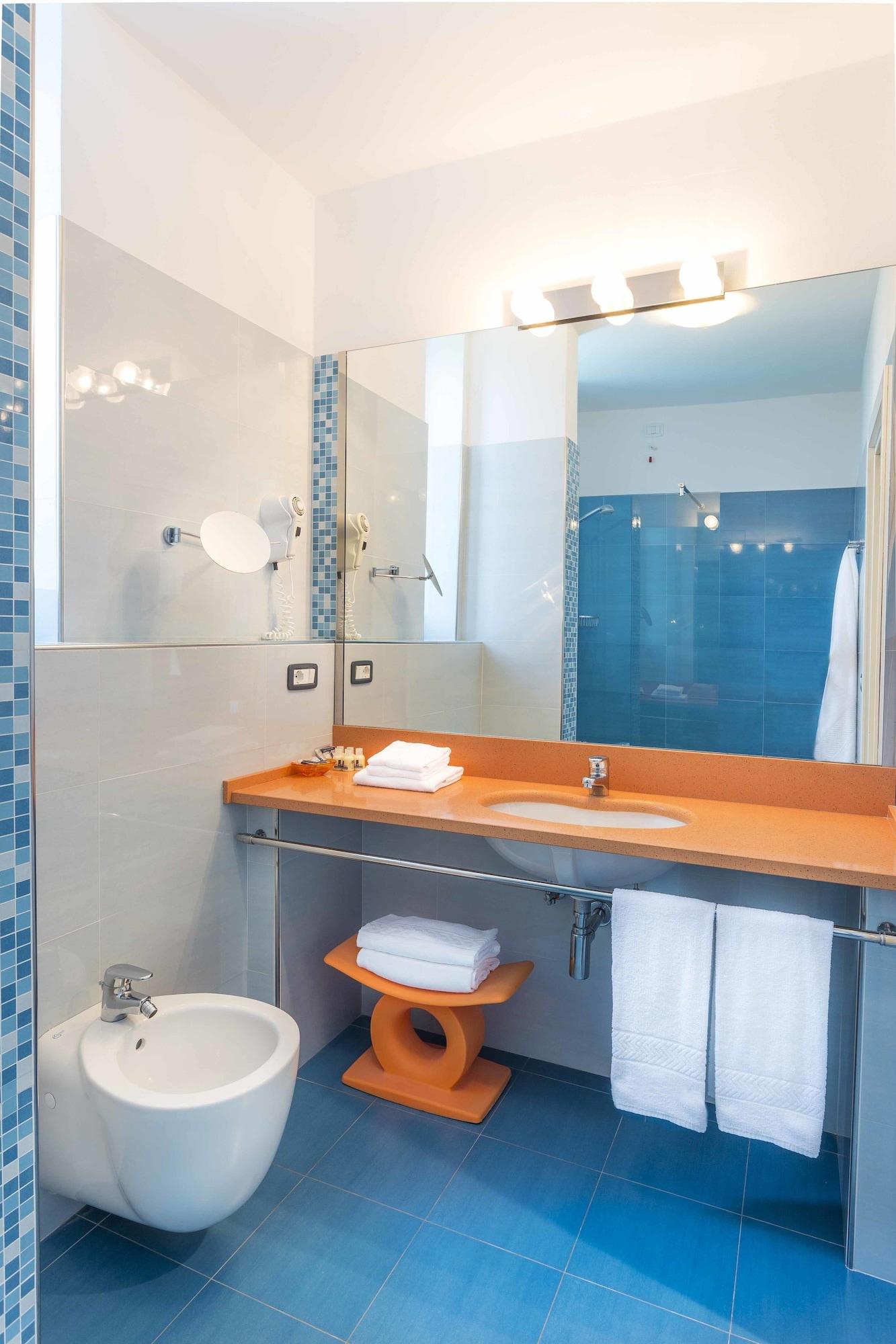 ביביונה Hotel Parigi מראה חיצוני תמונה