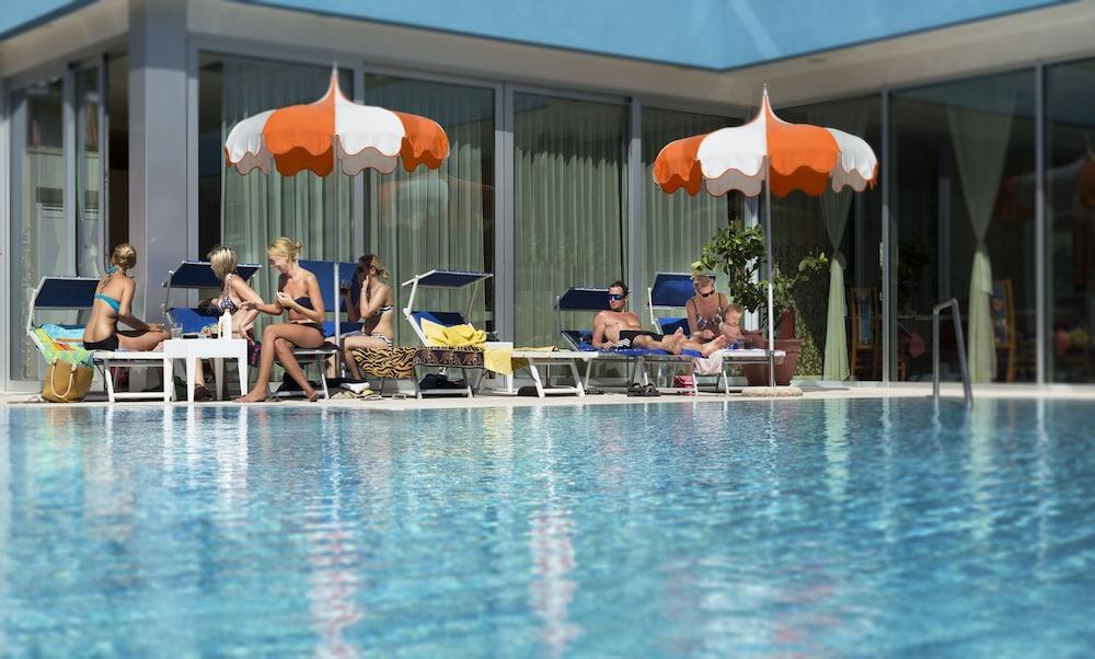 ביביונה Hotel Parigi מראה חיצוני תמונה