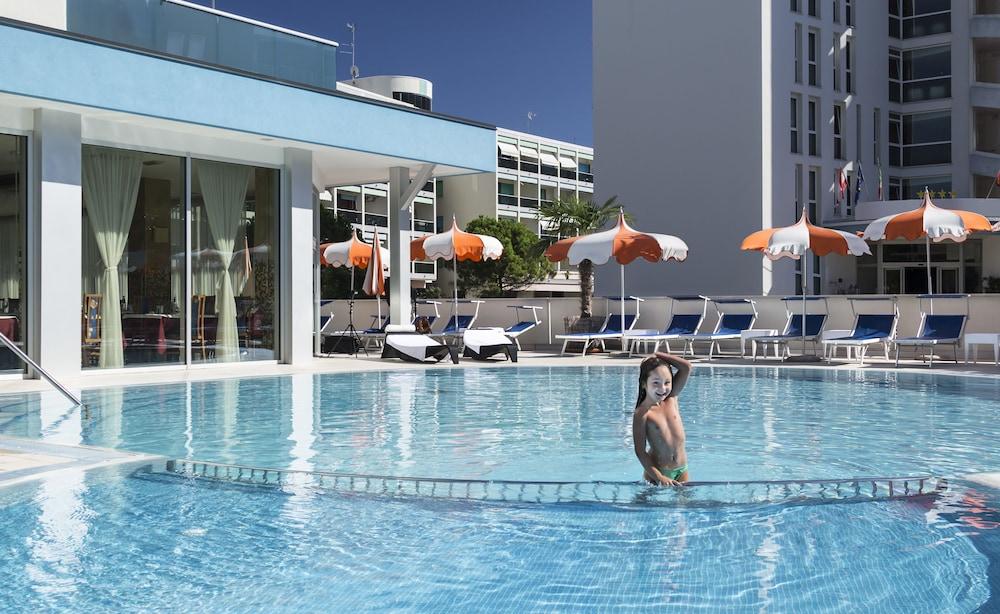 ביביונה Hotel Parigi מראה חיצוני תמונה