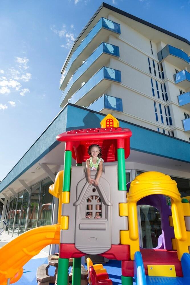 ביביונה Hotel Parigi מראה חיצוני תמונה