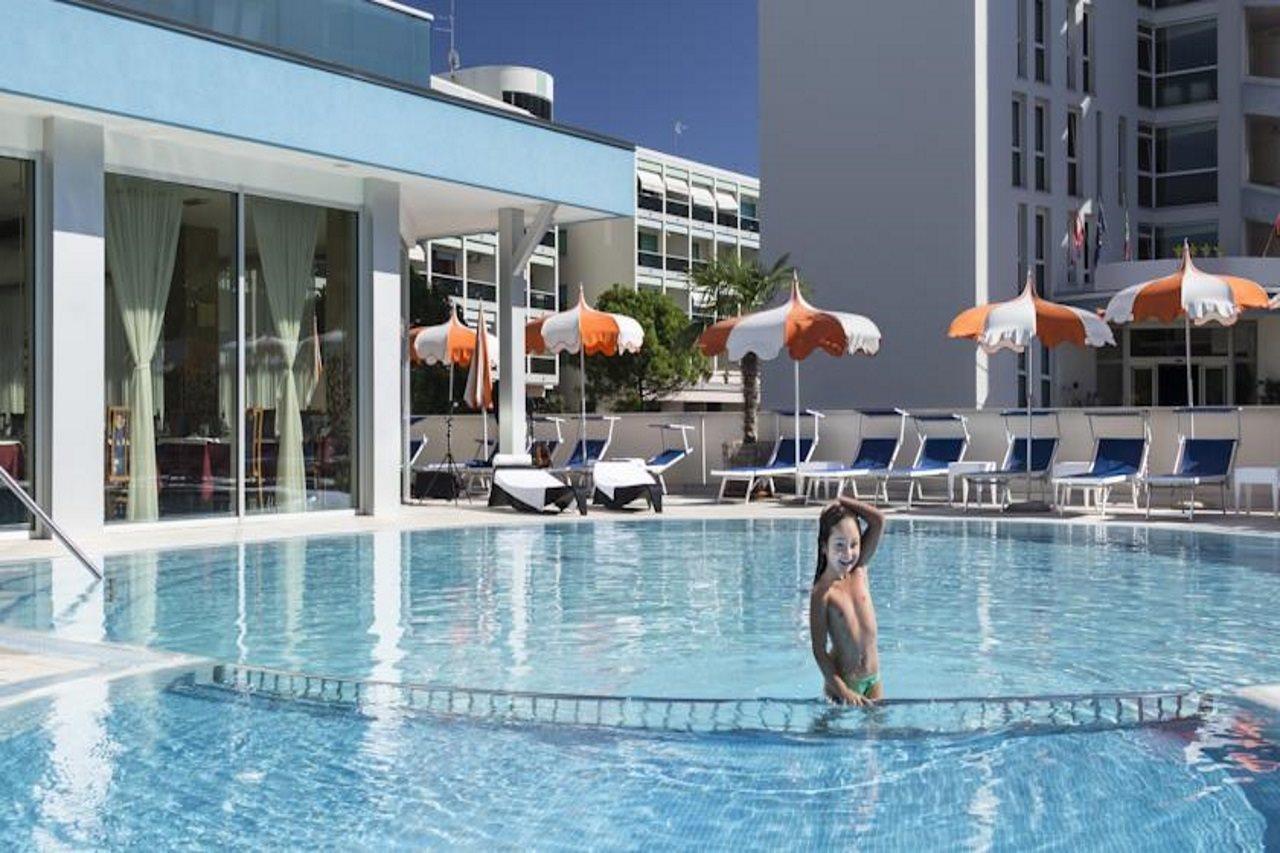 ביביונה Hotel Parigi מראה חיצוני תמונה