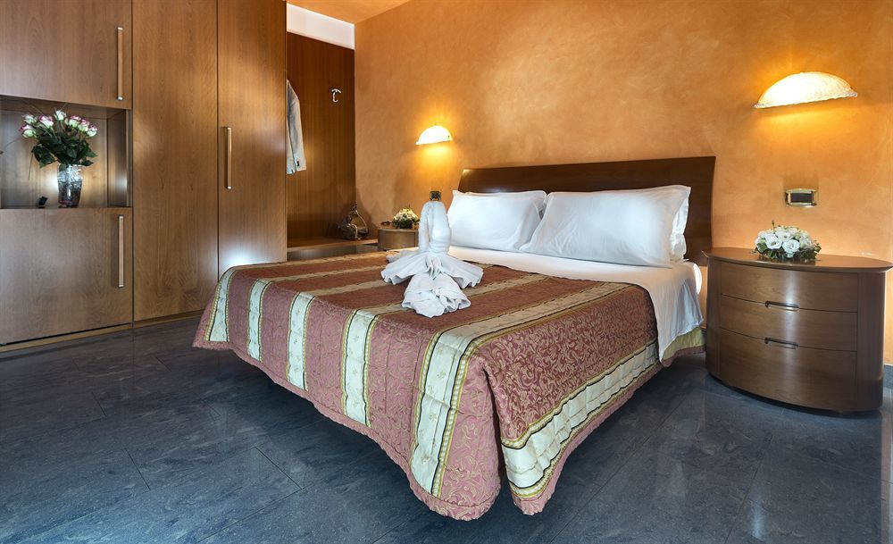 ביביונה Hotel Parigi מראה חיצוני תמונה
